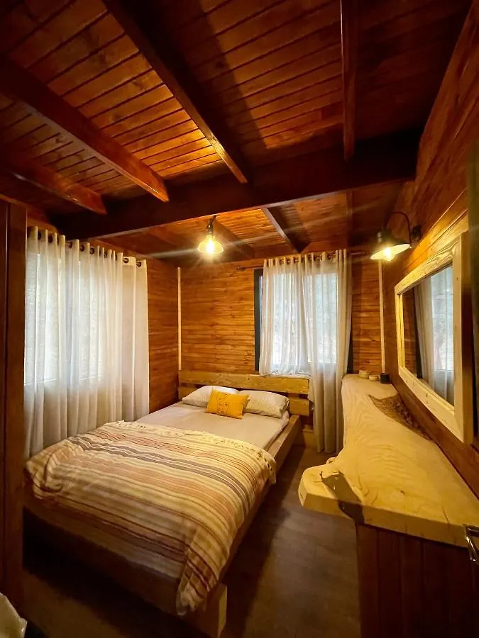 Panurlawoodenhouse Oezel Havuz& Sauna Mavi 0*, Urla Turcia